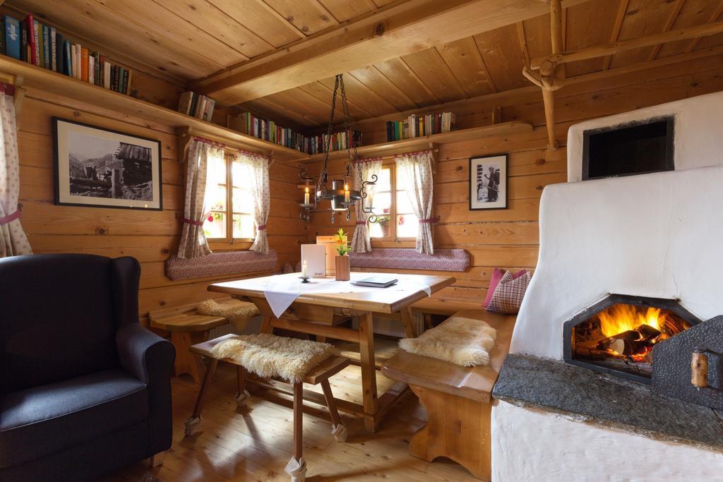 Hotel Almdorf Seinerzeit Wiedweg Habitación foto